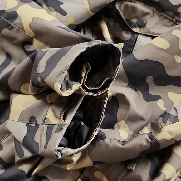 OAKLEY Green Camo Snowboard Jacket XS (EUC) - Picture 13 of 14